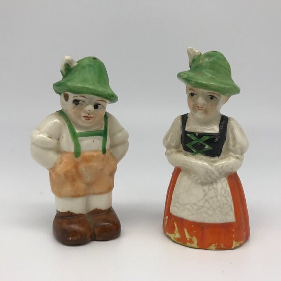 Vintage Salt and Pepper Orange and Green Dutch Couple Novelty Japan - Picture 1 of 6